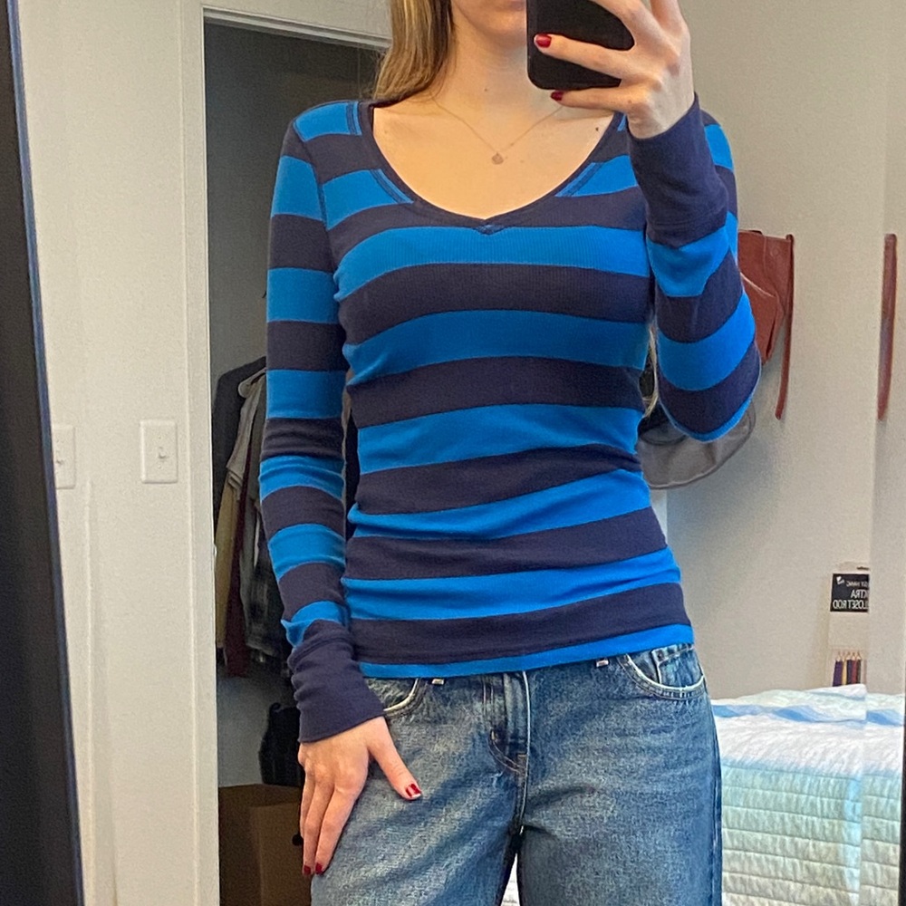 Vintage Y2K SO Medium Women’s Fitted Blue Striped V-Neck Long Sleeve Top - Picture 2 of 5